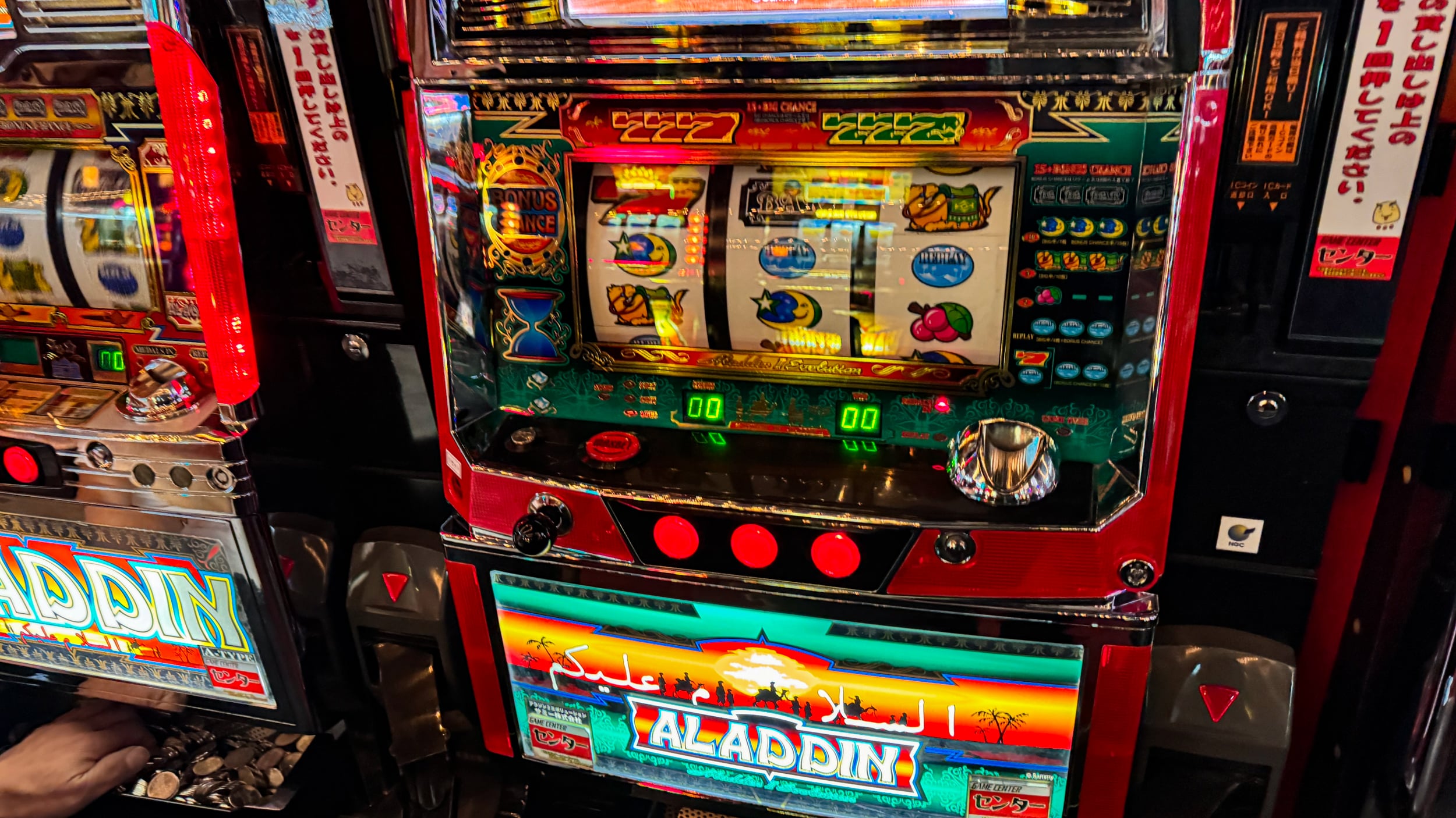 期間限定営業】1990年代の4号機から沖スロ裏モノまで勢ぞろい！メダル