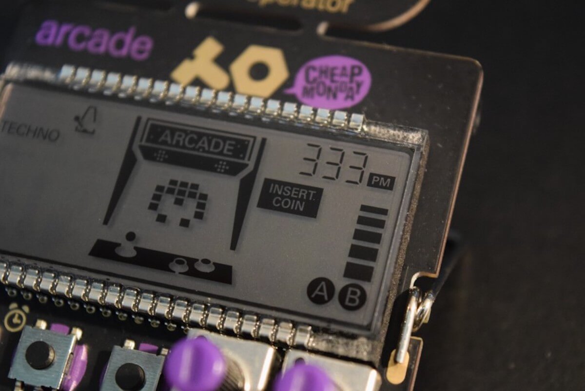 アーケード・ゲームみたいなサウンドとグラフィックスが楽しめる、小型