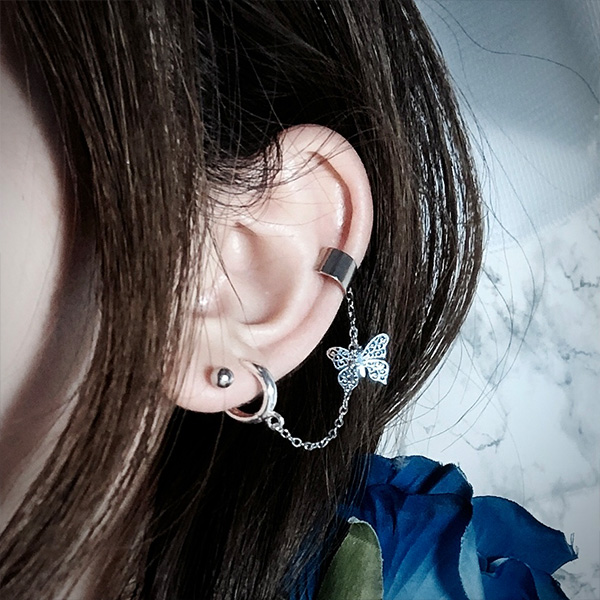kuro_kawaE / 蝶のチェーンピアスorイヤリング（KURO009） - QOOZA
