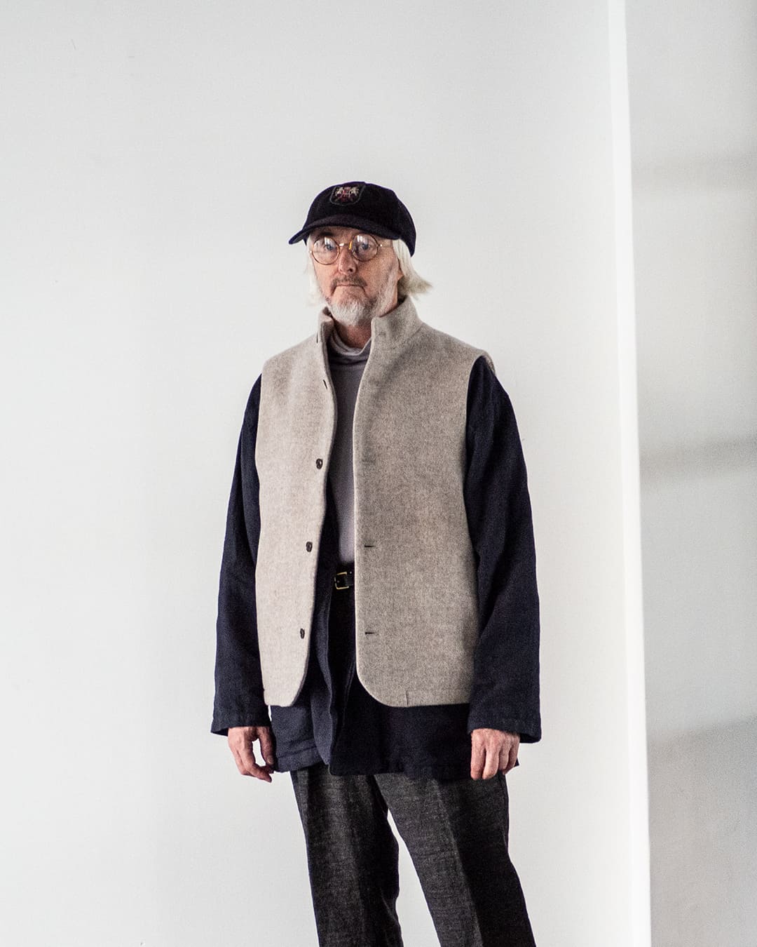 尾州ウールで仕立てた、CONFECT らしい古典的ミリタリーアウター2 型を