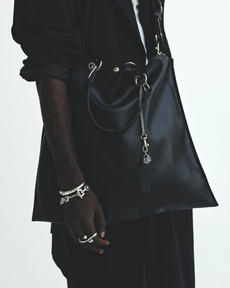 nori enomoto 初のユニセックスデザインバッグが発売 │ QUI - Fashion