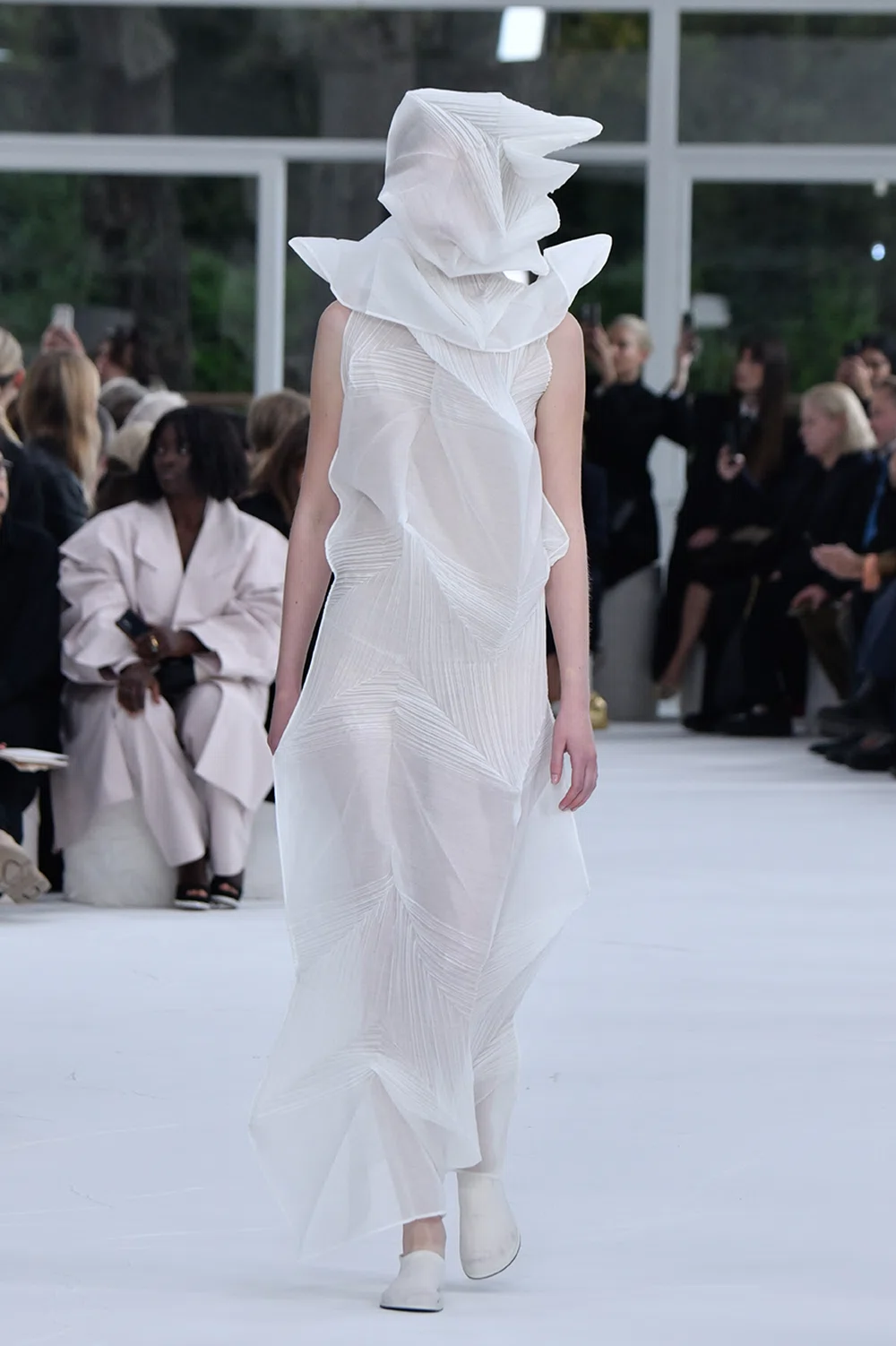ISSEY MIYAKE 2025SS COLLECTION RUNWAY │ QUI - Fashion & Culture media