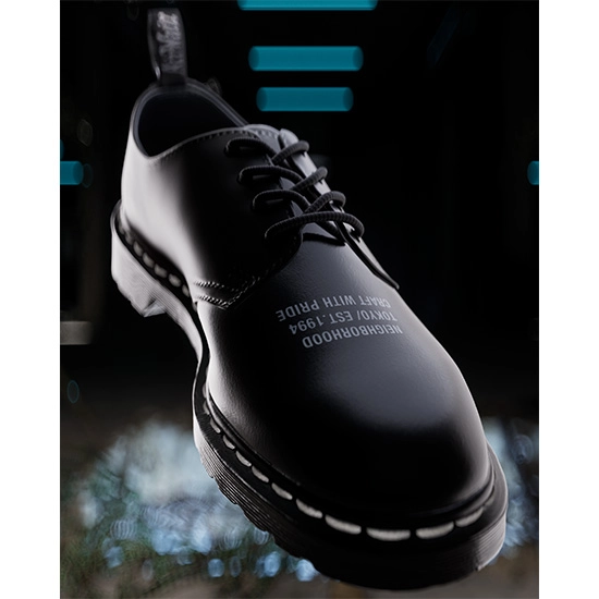 Dr. MartensとNEIGHBORHOODのコラボレーションシューズが発売 │ QUI