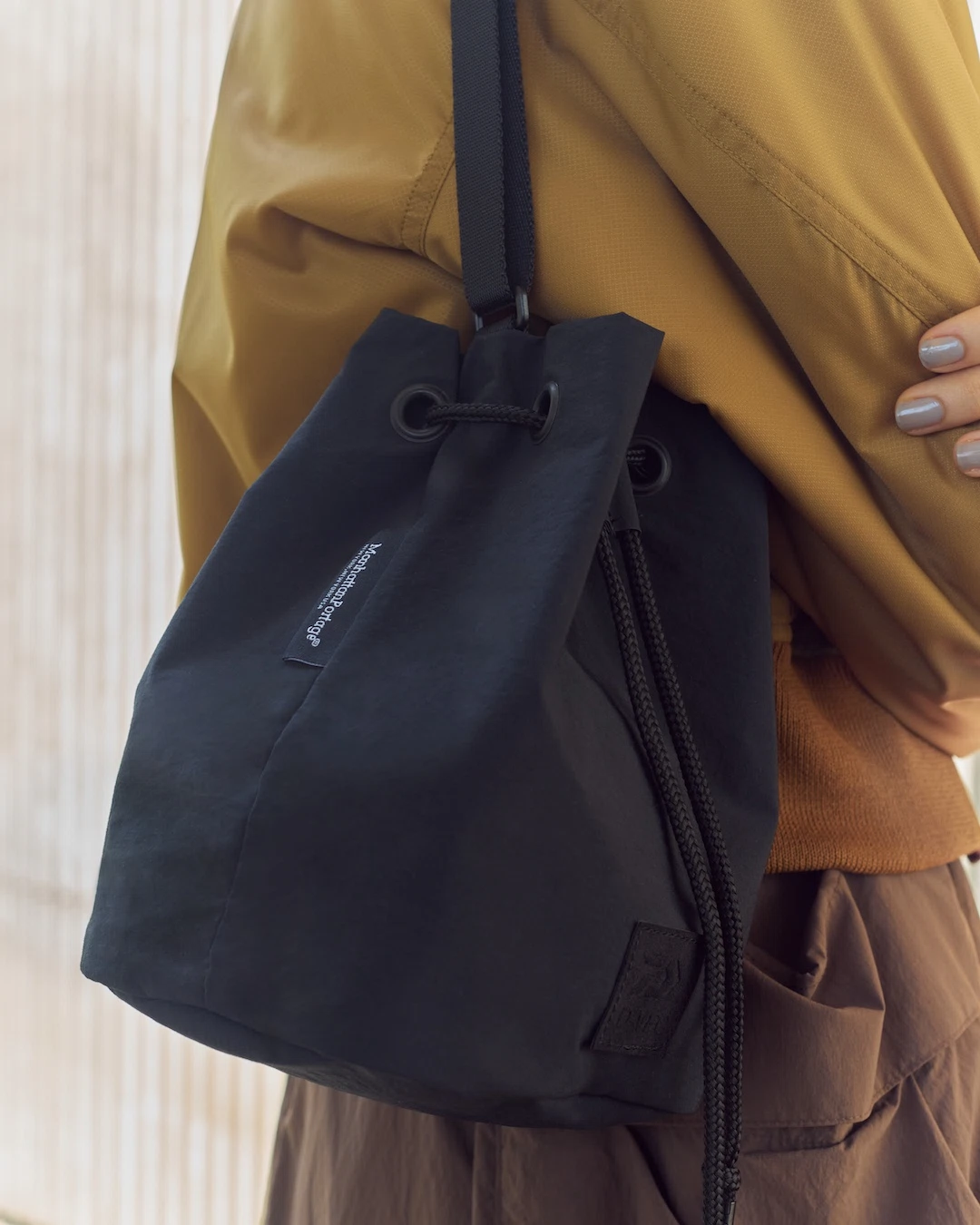 D-VEC × Manhattan Portage BLACK LABELが、初コラボレーション