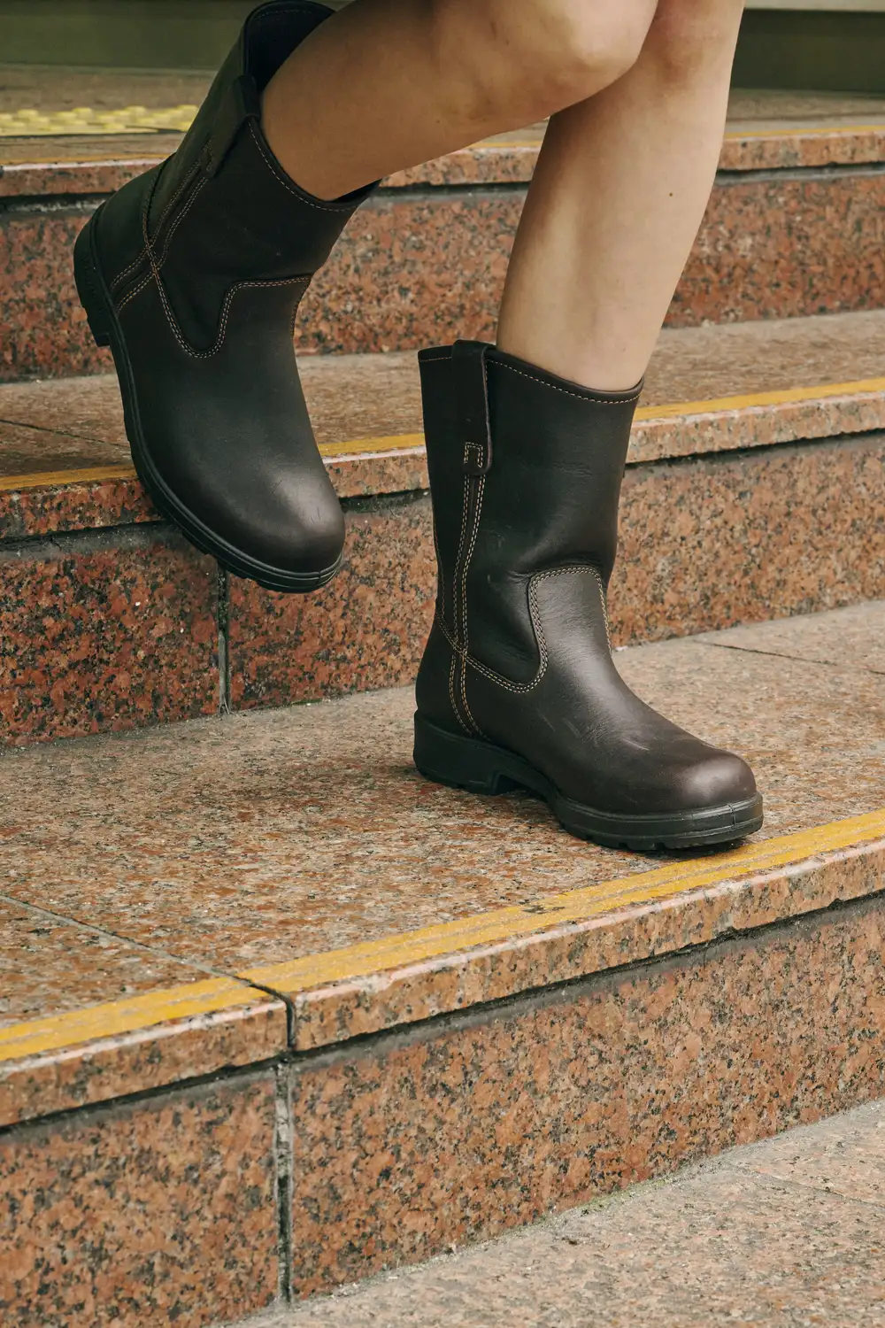 Blundstoneが新作「リガーブーツ」を発売、ワークブーツを現代スタイル