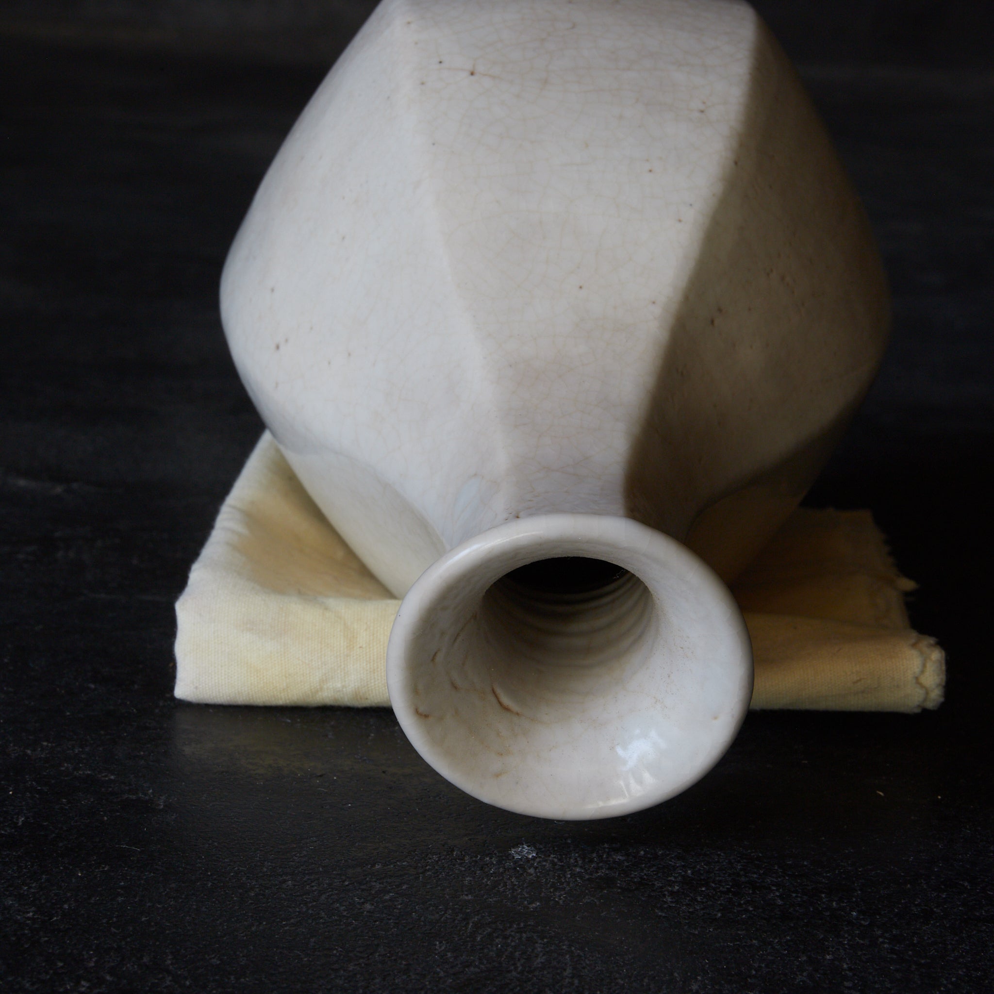 李朝 白磁面取瓶 徳利 木箱付（1392–1897 CE） | 入蘆花（ロカニイル）