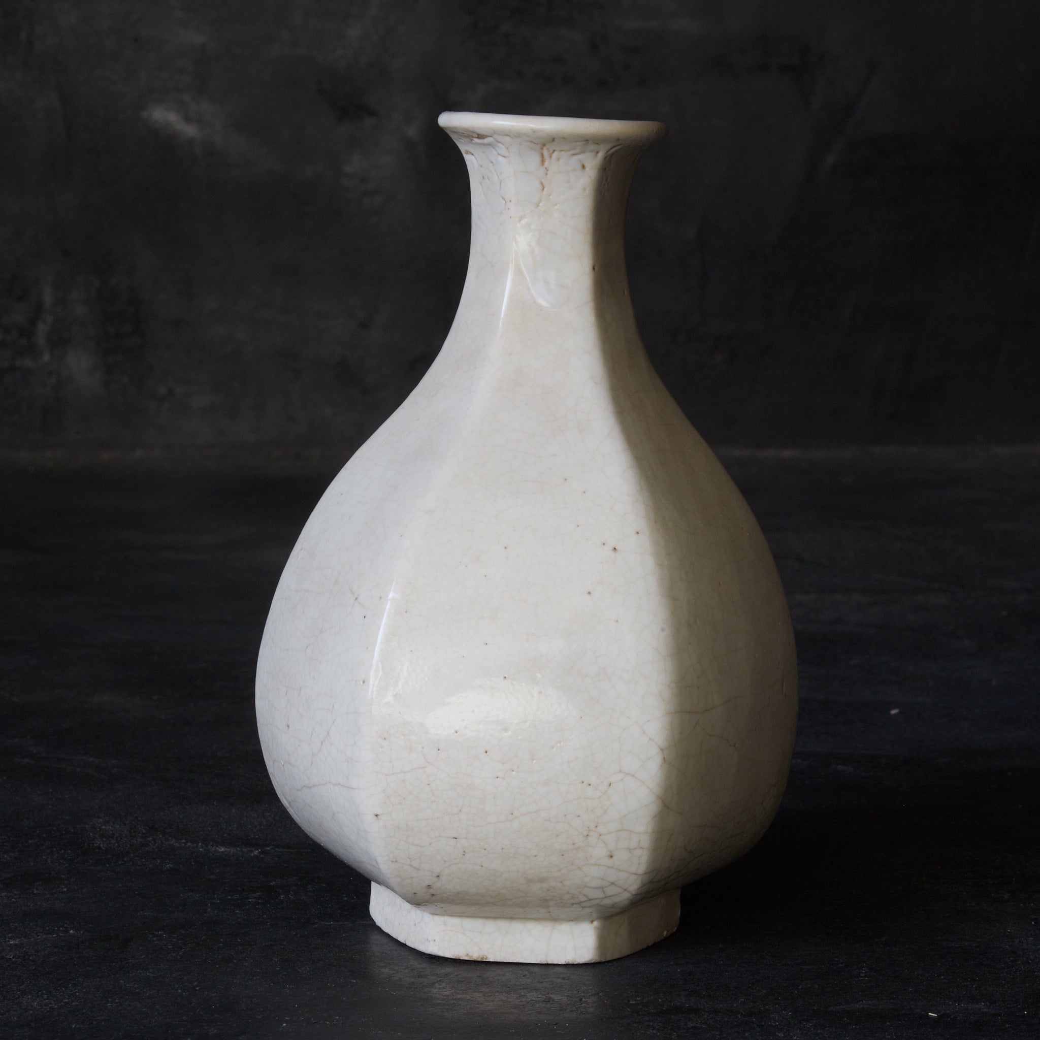 李朝 白磁面取瓶 徳利 木箱付（1392–1897 CE） | 入蘆花（ロカニイル）