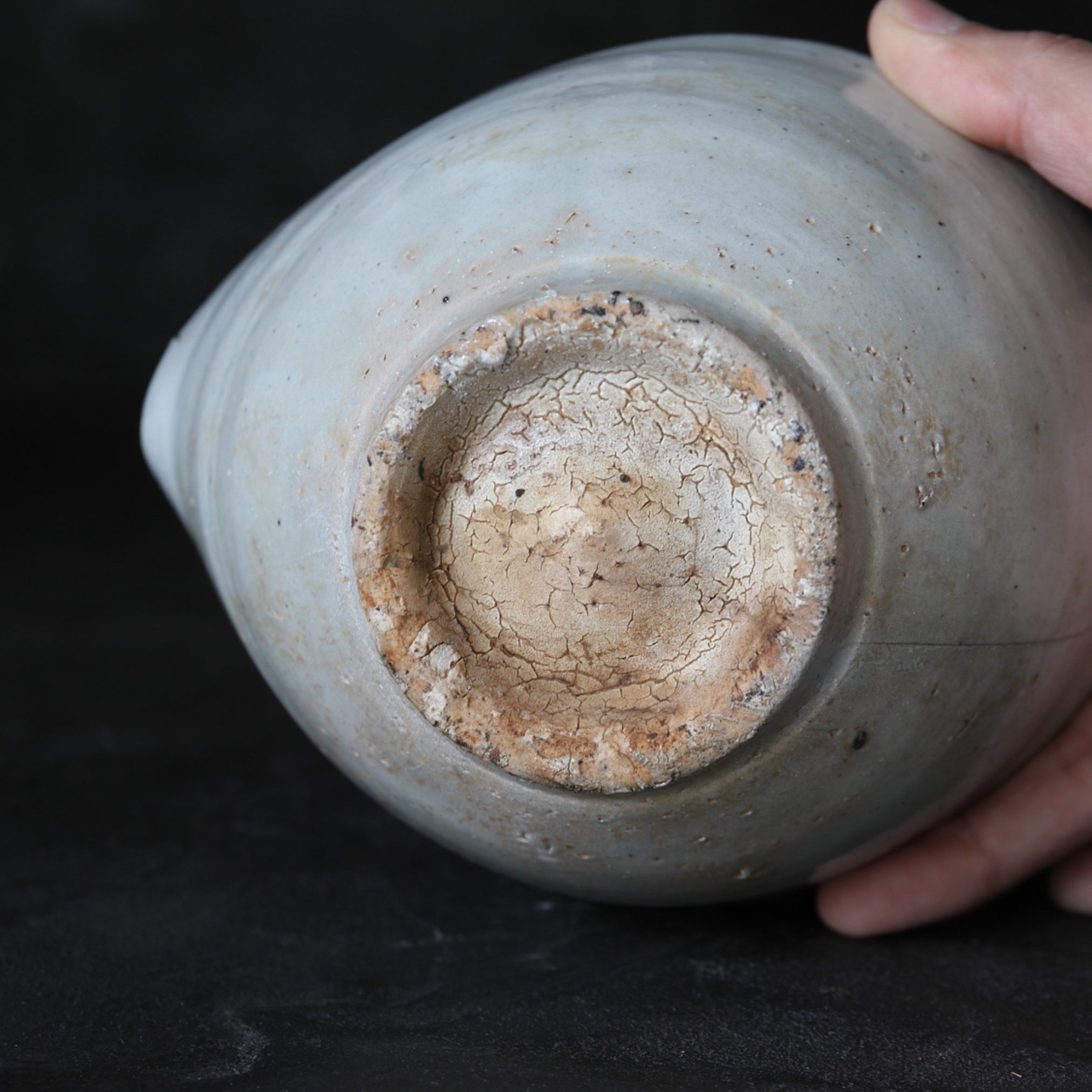 李朝 白磁片口茶碗（1392–1897 CE） | 入蘆花（ロカニイル）