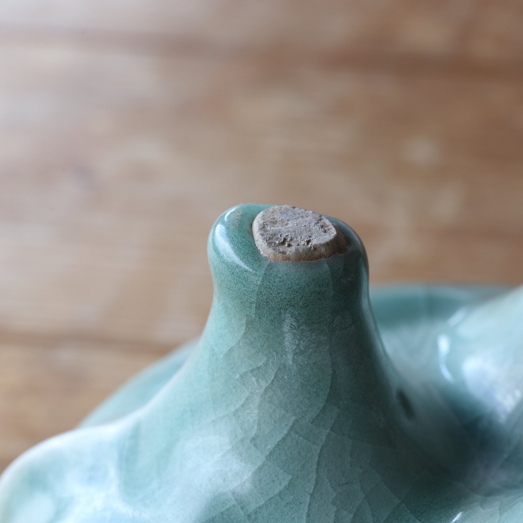 元代 龍泉窯 青磁袴腰香炉（1206–1368 CE） | 入蘆花（ロカニイル）