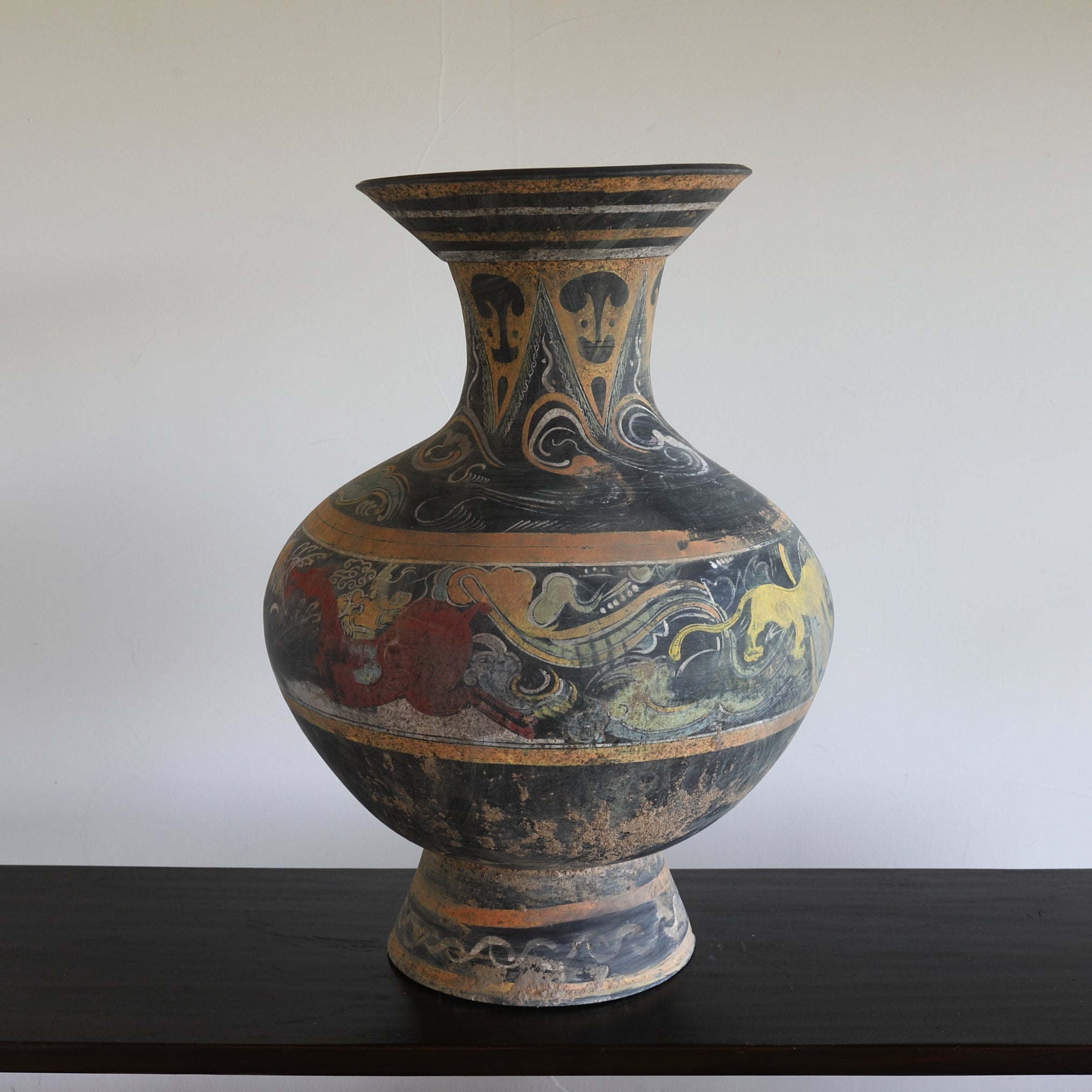 漢代 灰陶加彩雲気文壺（206 BCE–220 CE） | 入蘆花（ロカニイル）