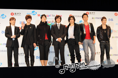 ペ・ヨンジュン、「ほほえみプロジェクト」公式フォトセッションで笑顔