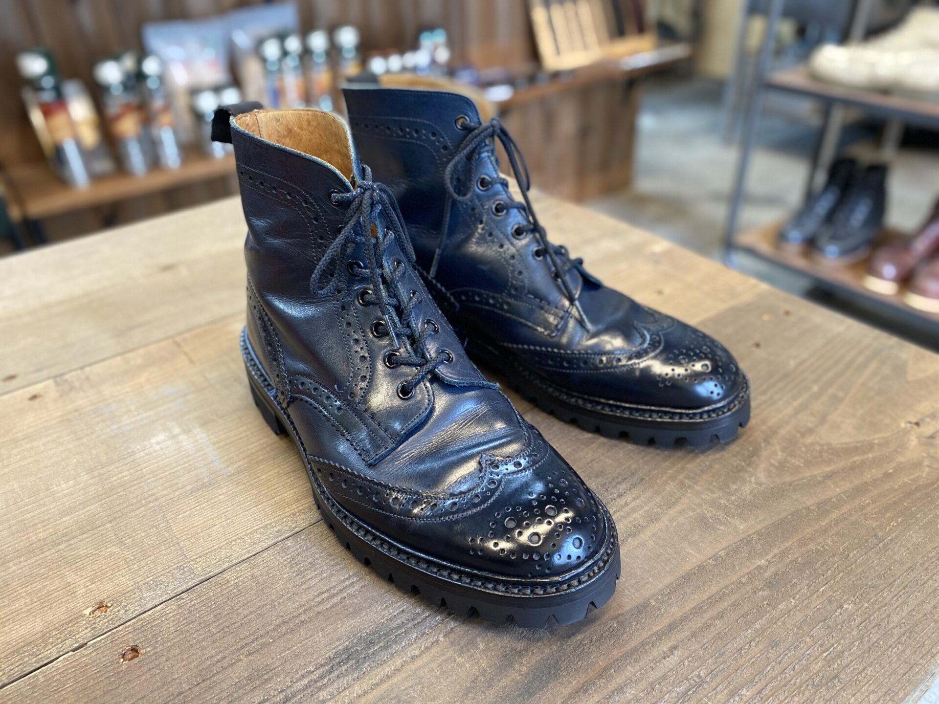 トリッカーズ・カントリーブーツをビブラム100ソール にカスタム - 靴