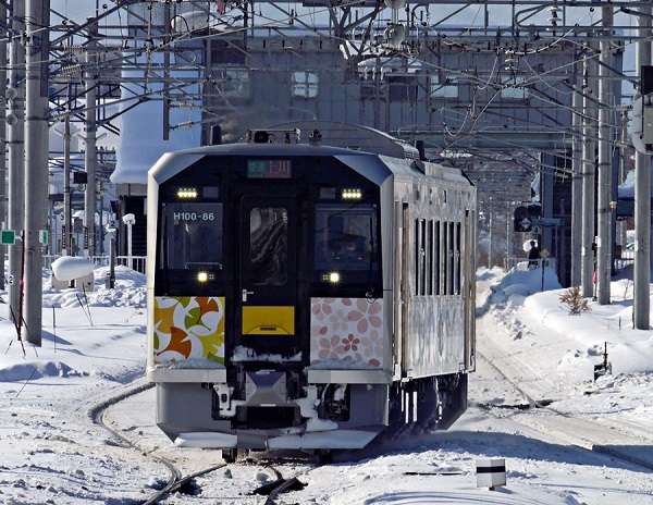 根室本線をイメージしたラッピング列車が営業運転を開始 | 鉄道ホビダス