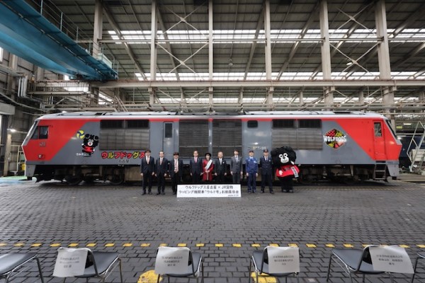 ウルフドッグス名古屋」×JR貨物ラッピング機関車「ウルド号」誕生