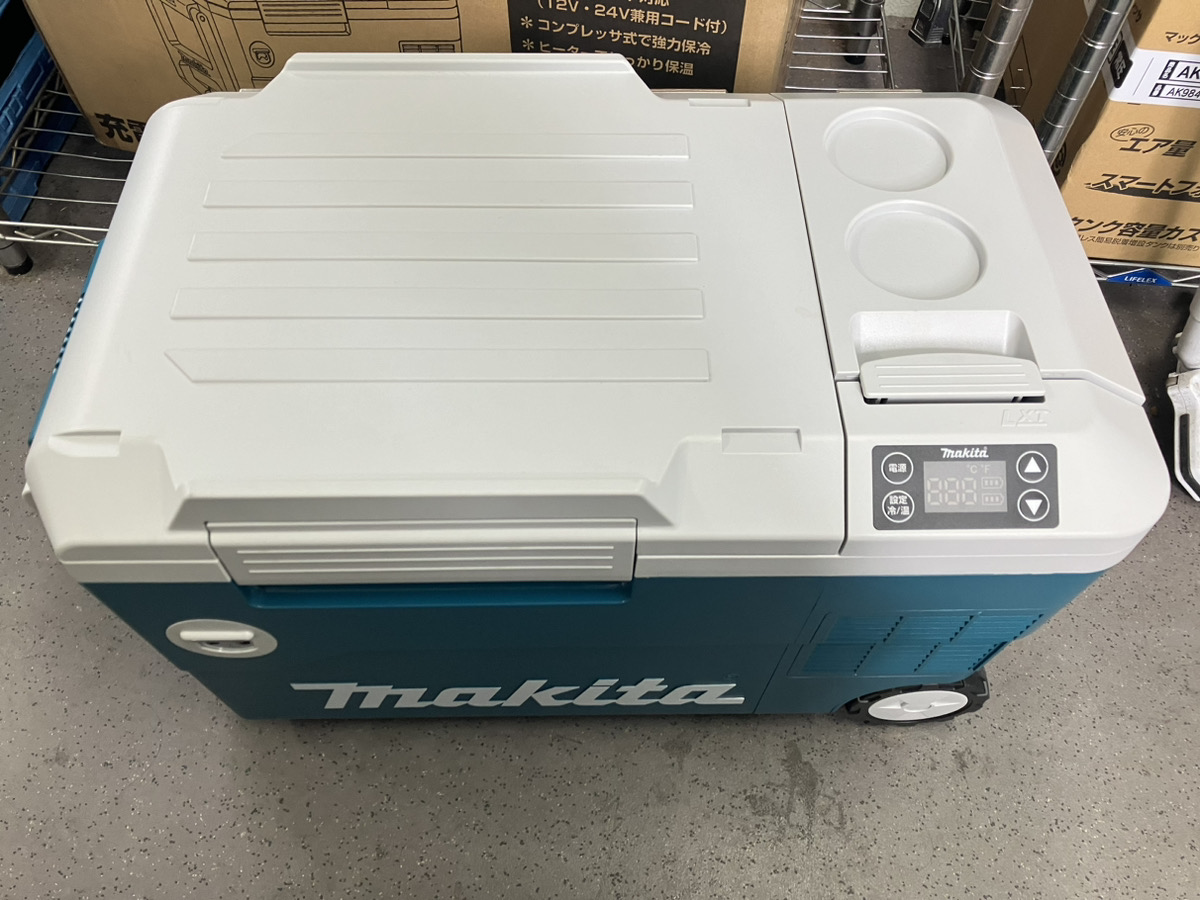 マキタの18V充電式保冷温庫「CW180DZ」をお持ちいただきました。工具用