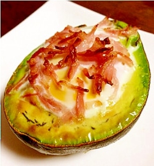 焼きアボカドin目玉焼き♡ レシピ・作り方 by ちゅ0519 - 楽天レシピ