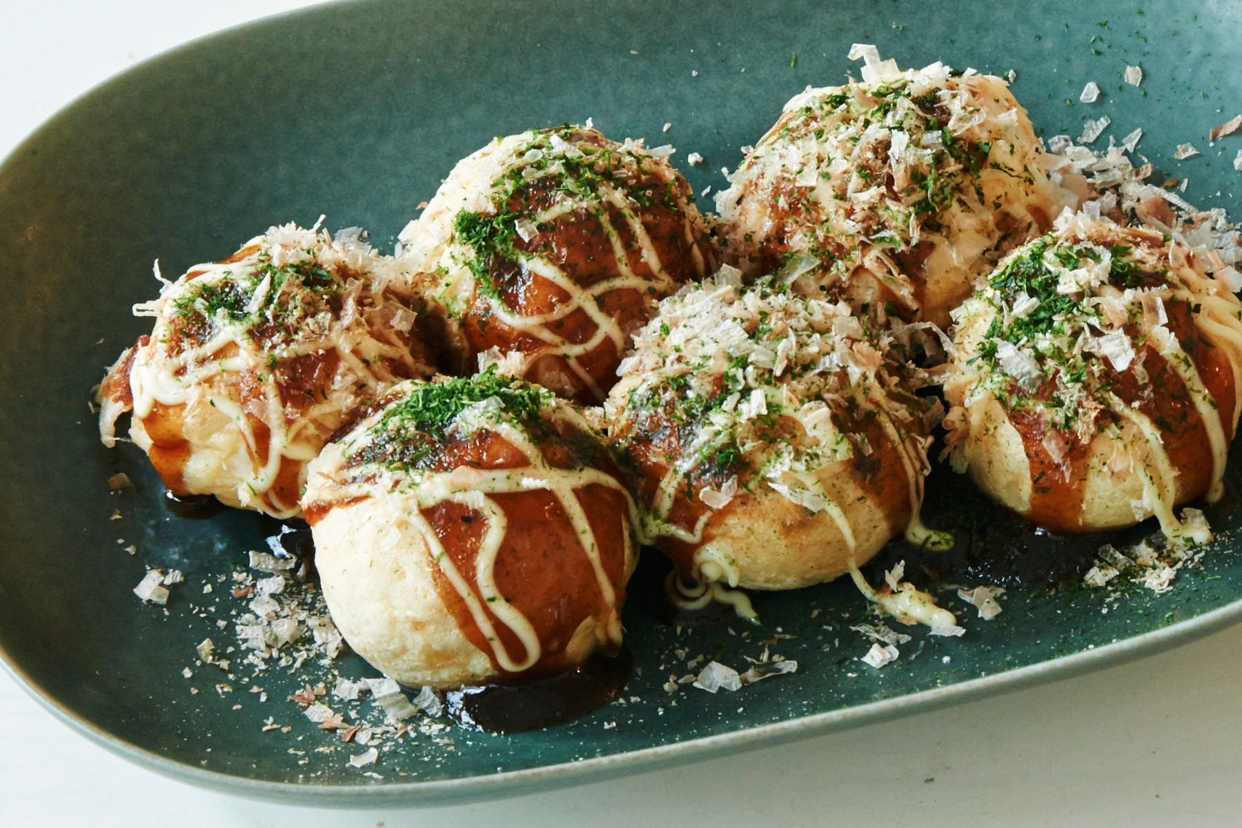 王道トッピングで！基本のたこ焼き | Tips Recipe | EATips