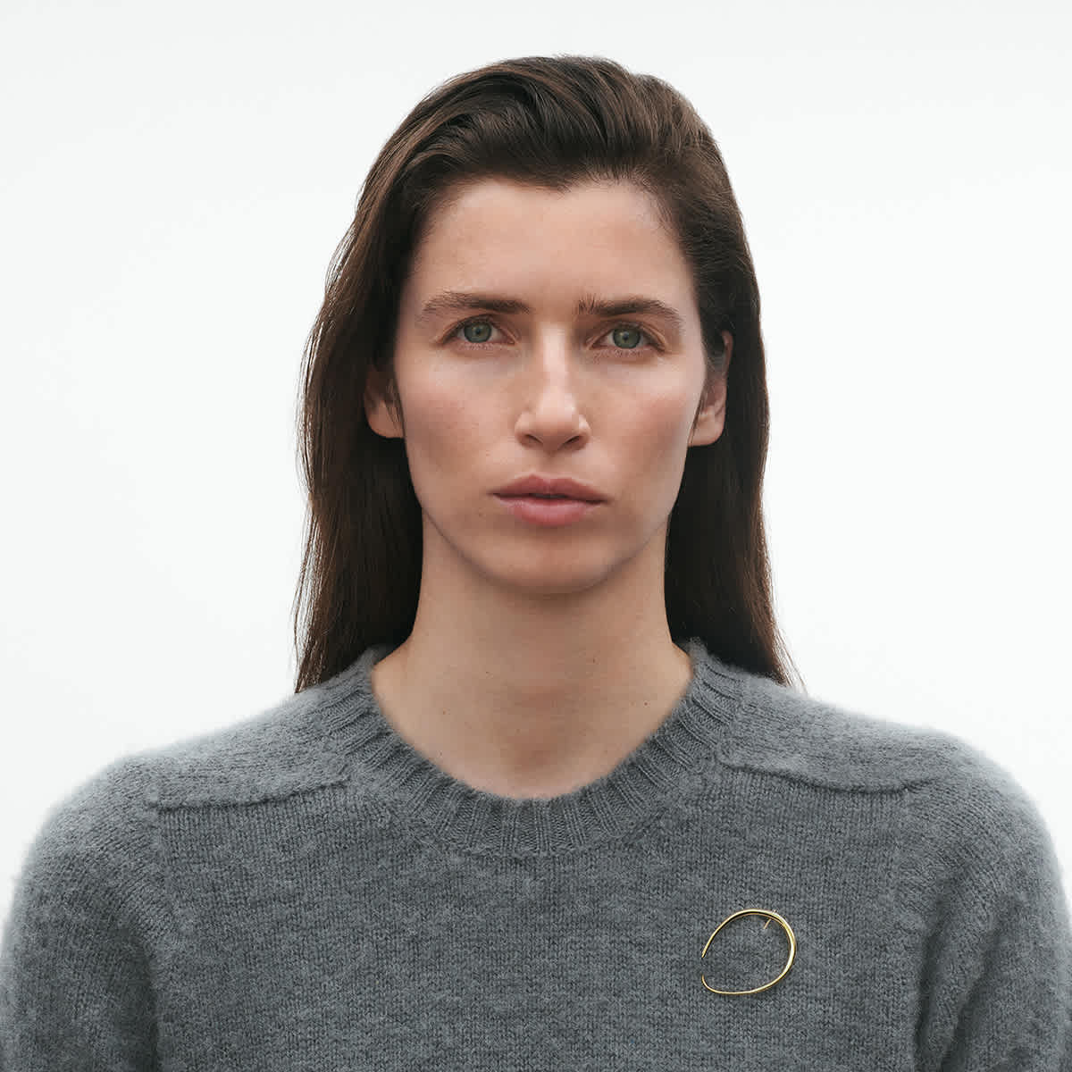 シルバーのシンプルなデザインから、ゴールドにダイヤモンドが散りばめ