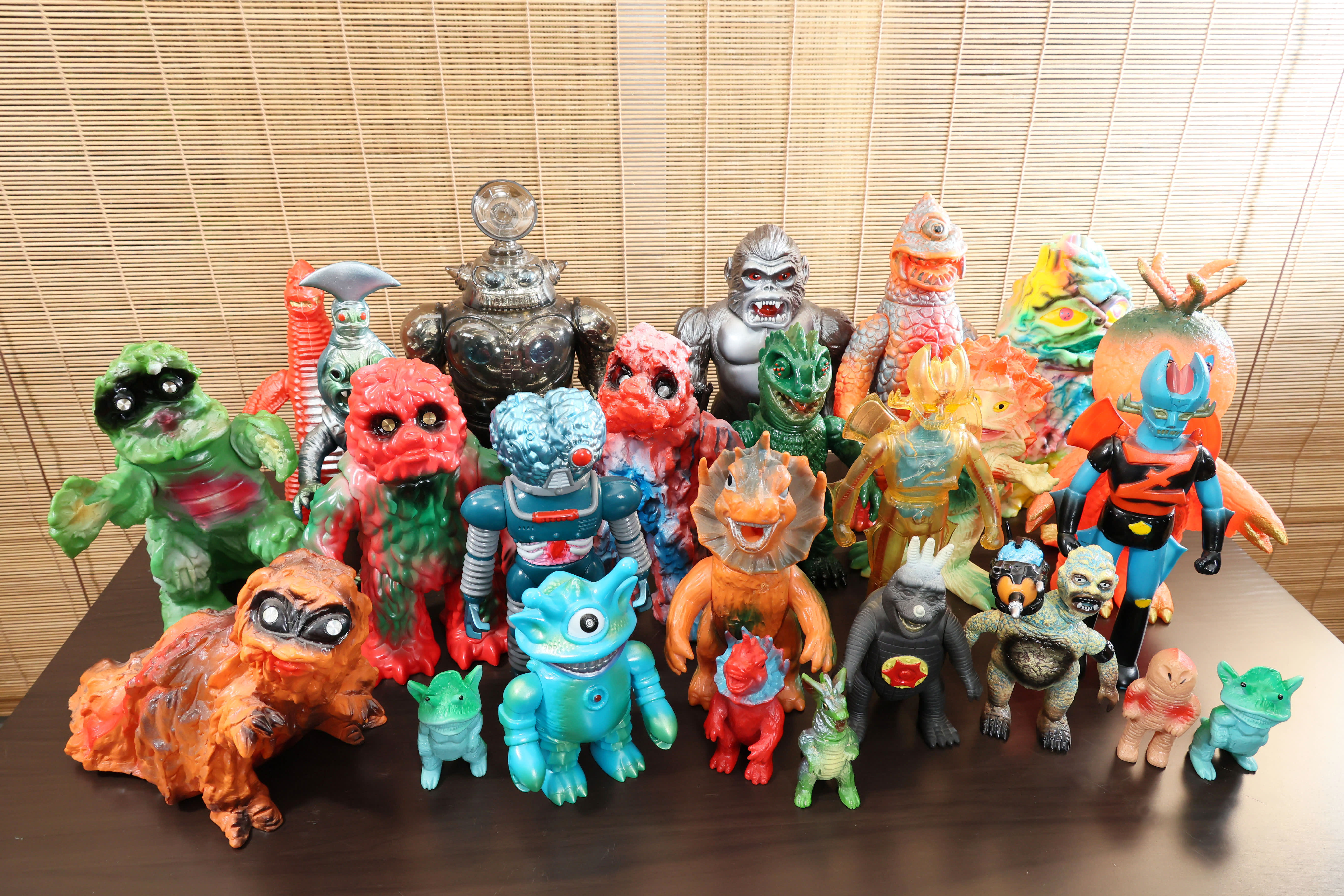 6ページ目）「パチ怪獣ソフビ」を集める男が飛び込んだ奥深きパチモノ