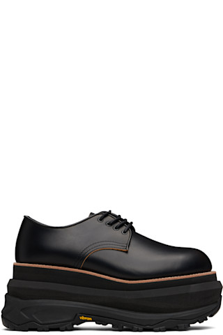 sacaiのブラック レザー オックスフォードがセール中