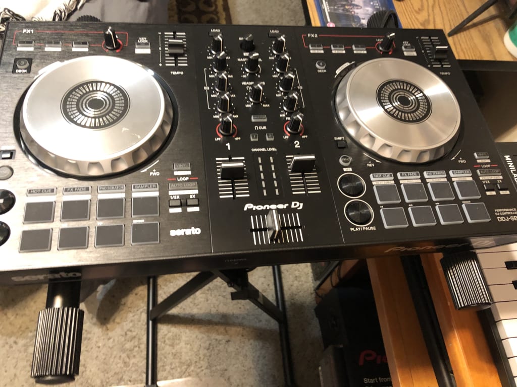 Open Box Pioneer DJ DDJ-SB3 Serato DJ Controller with Pad Scratch