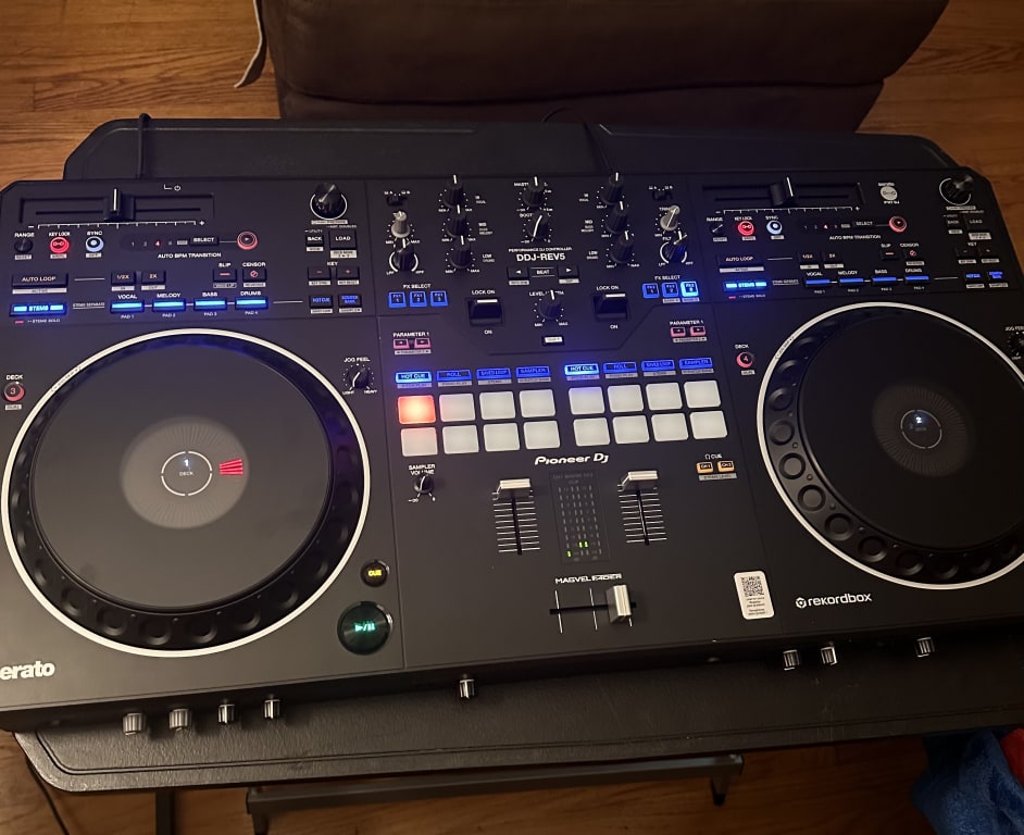 Pioneer DJ DDJ-REV5 Open Format DJ Controller Black | Guitar Center