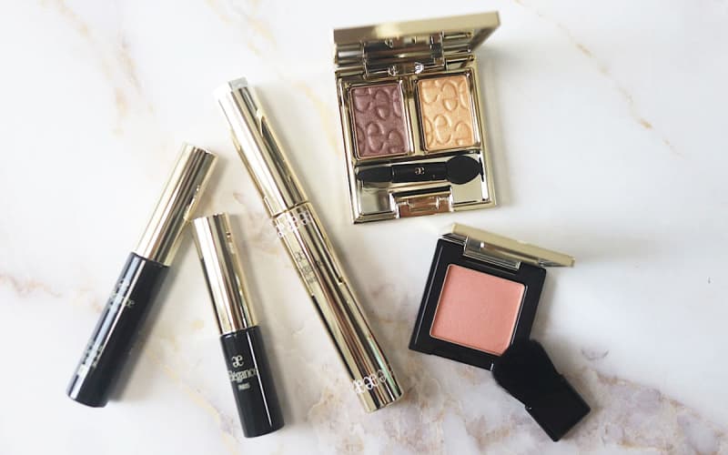 エレガンスの「2025年クリスマスコフレ」全色スウォッチ！イエベ