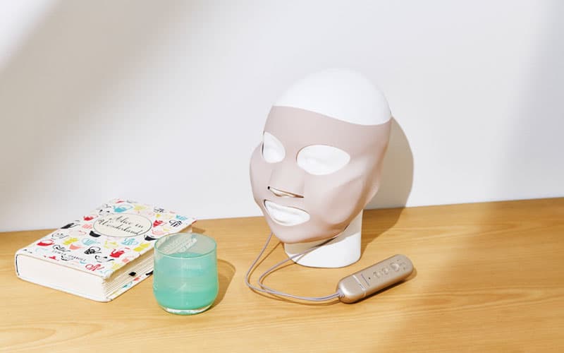 パナソニックのマスク型イオン美顔器があれば、“ながら美容”でも