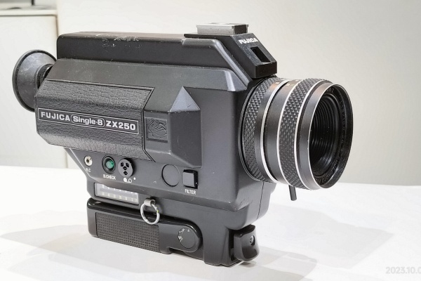 Extinct Media Museum Tokyo - Single-8：シングル8カメラ