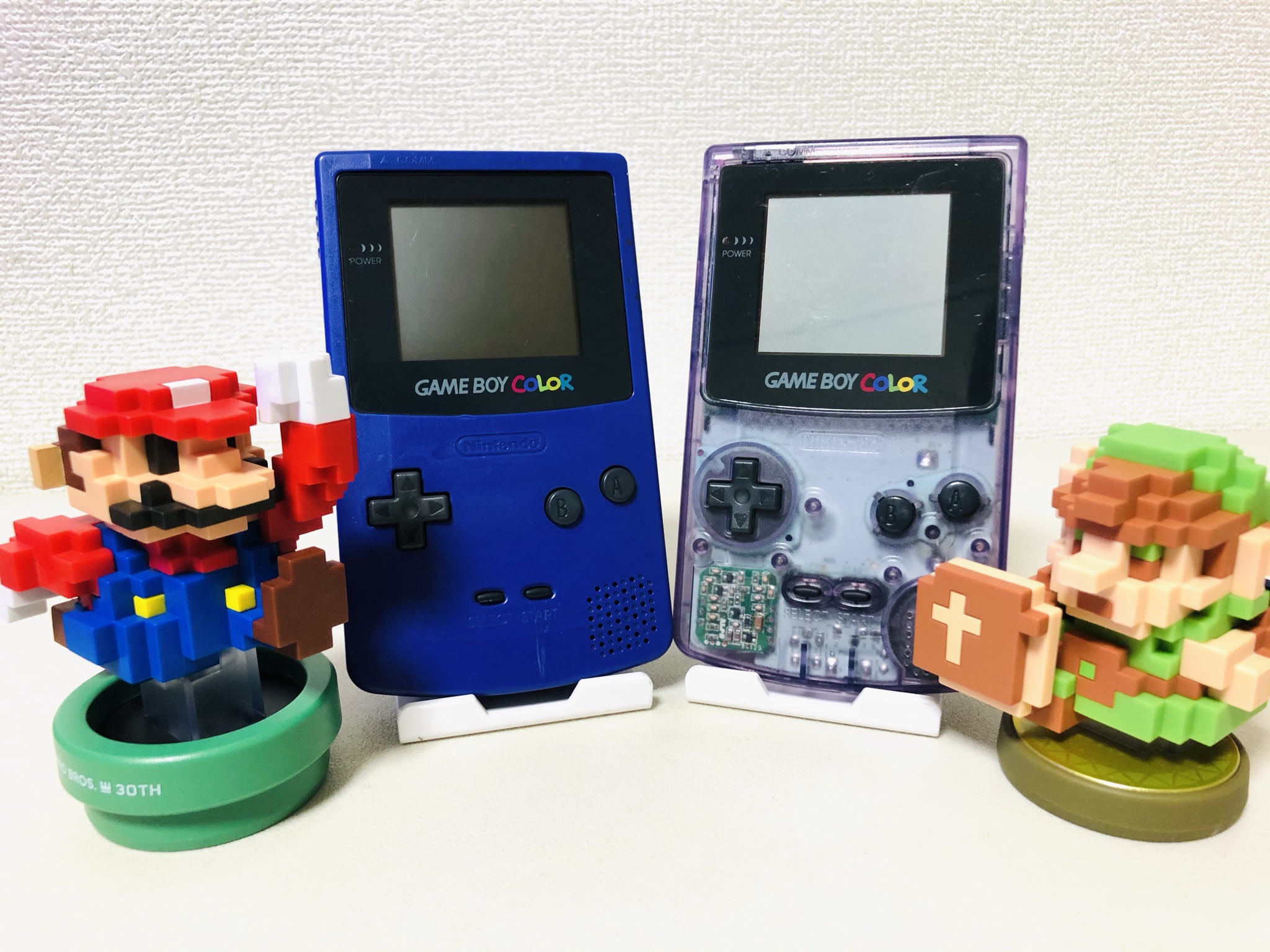 ゲームボーイカラー(GAMEBOY COLOR)で遊ぶのに必要なものは？付属品