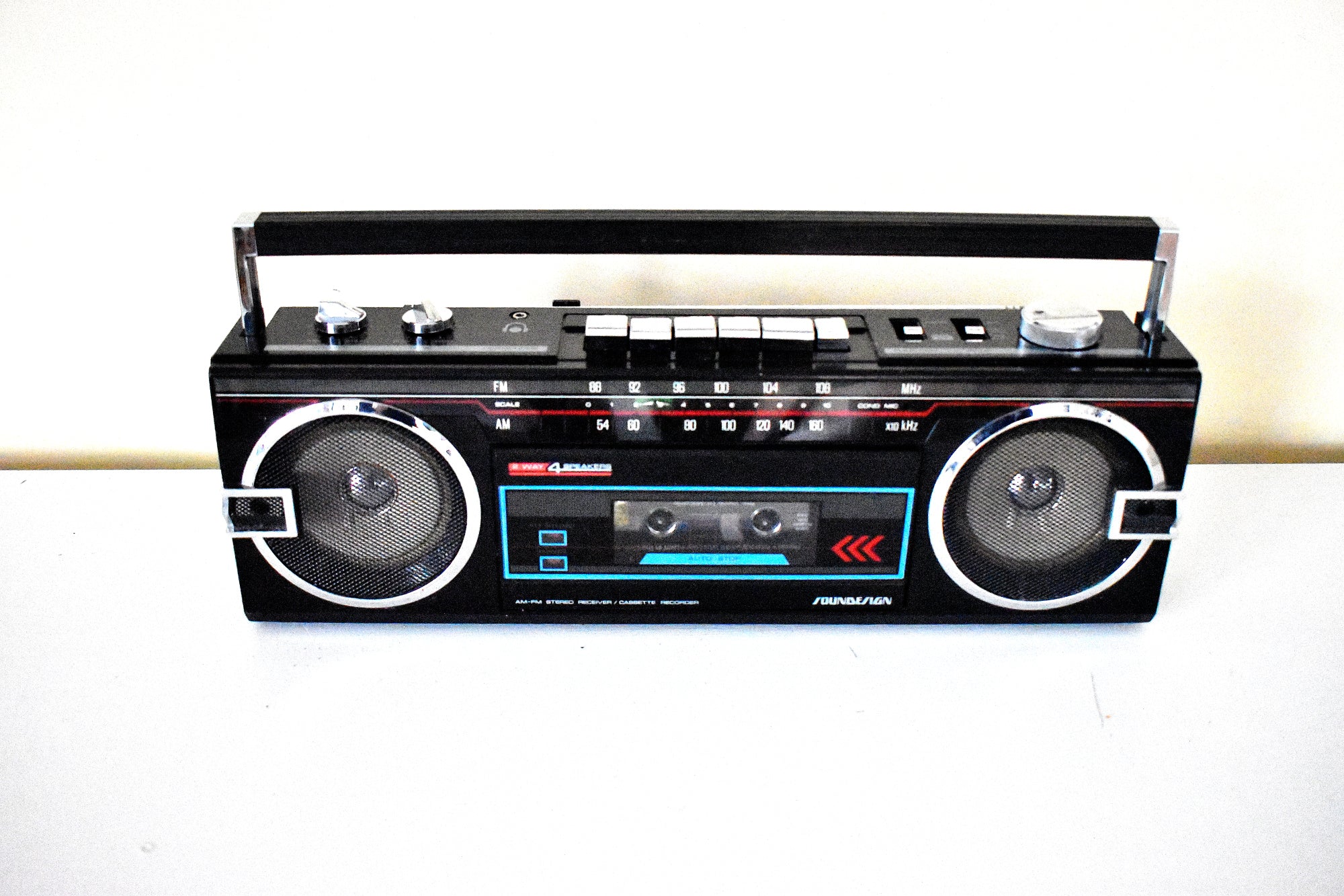 Soundesign Model 4628BLK AM FM Cassette Mini Boombox Radio! Sounds