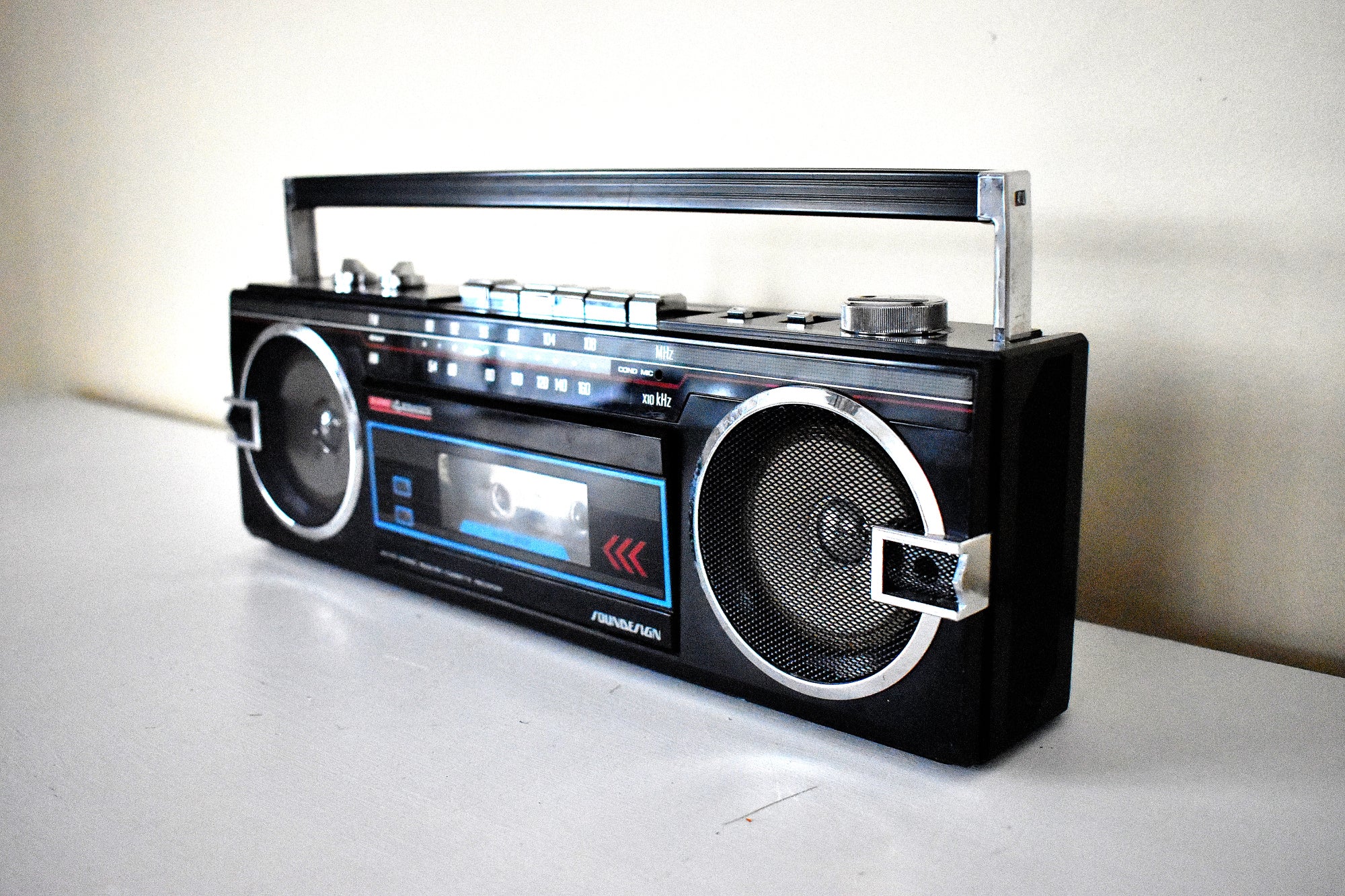 Soundesign Model 4628BLK AM FM Cassette Mini Boombox Radio! Sounds
