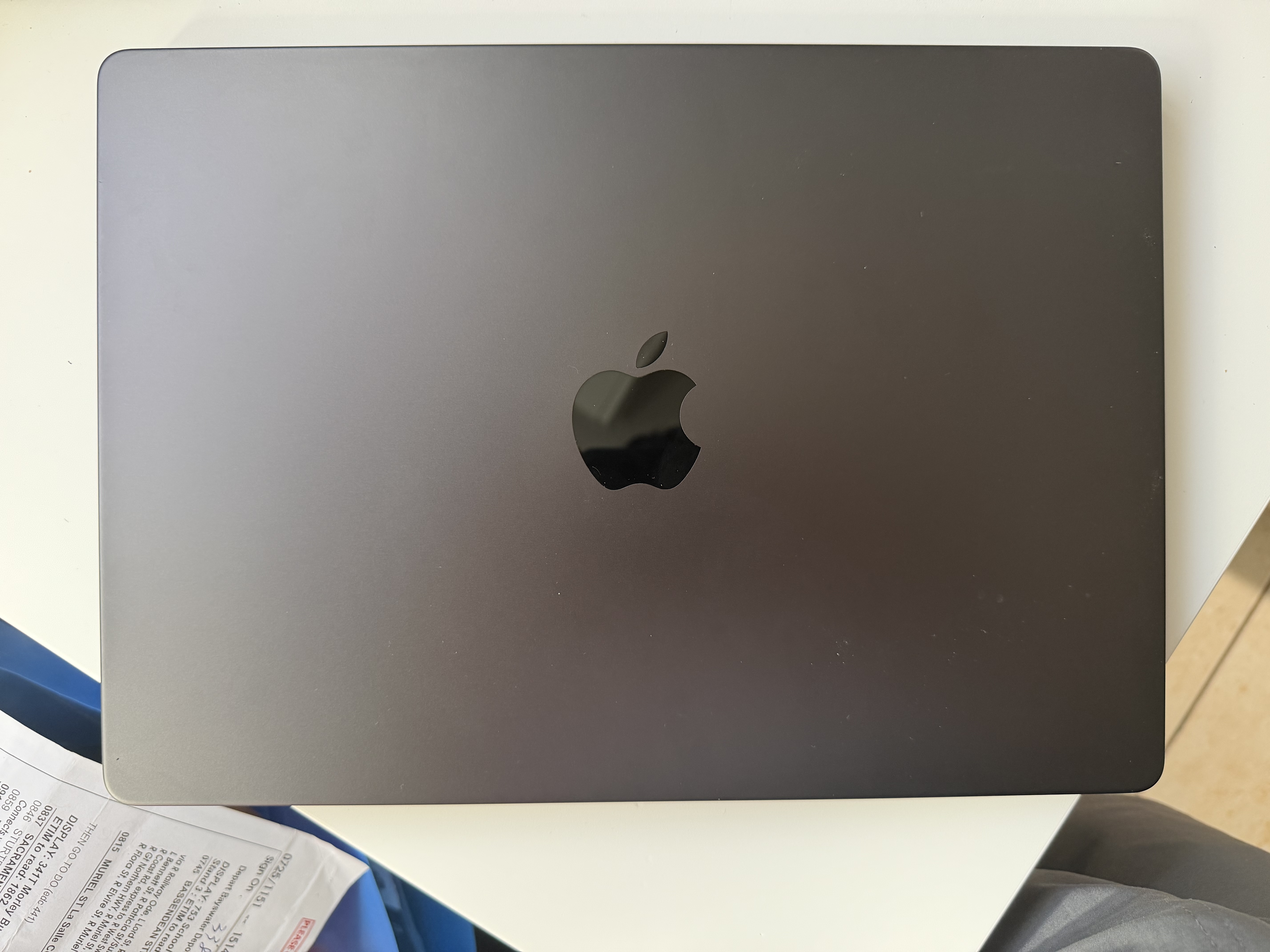 MacBook Pro 16 インチ (2023) - Apple M3 Pro 12-コア と 18-コア GPU