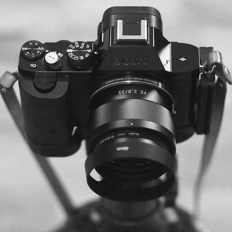 価格.com - 『フードは変えてます』SONY Sonnar T* FE 35mm F2.8 ZA