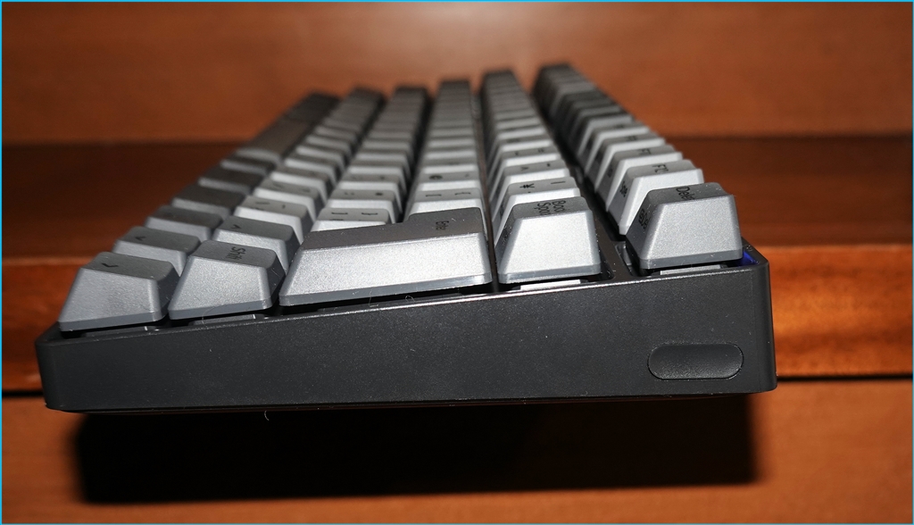 価格.com - 『電源スイッチは右側面にある。長押しで電源オフ』東プレ