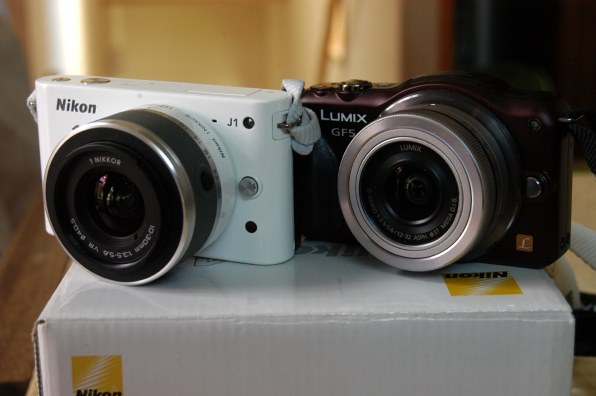 ニコン Nikon 1 J1 標準ズームレンズキット [ホワイト] レビュー評価