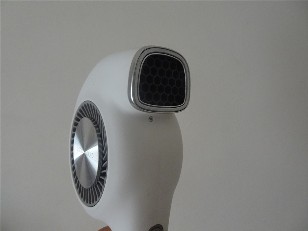 外見、操作性、触感、風、すべてが心地いい前代未聞のドライヤー