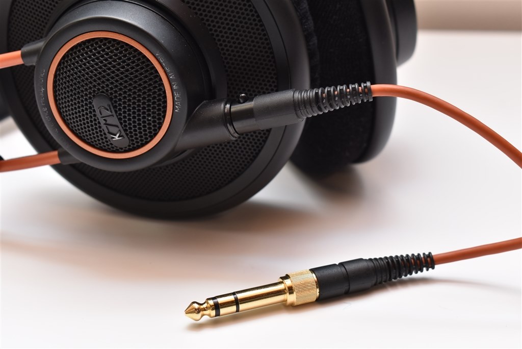 オレンジ色が特徴的なハイエンド開放型モニターヘッドホン 』 AKG K712