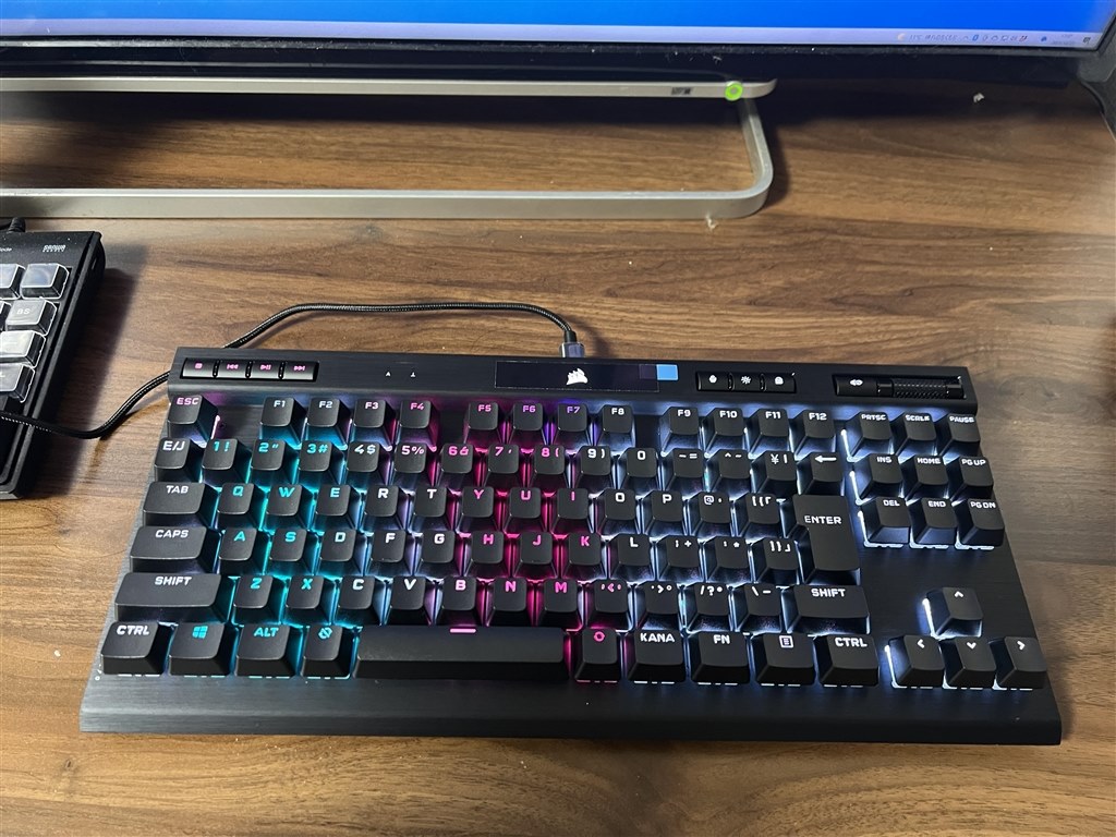 素早いキー反応が魅力のテンキーレスゲーミングキーボード』 Corsair