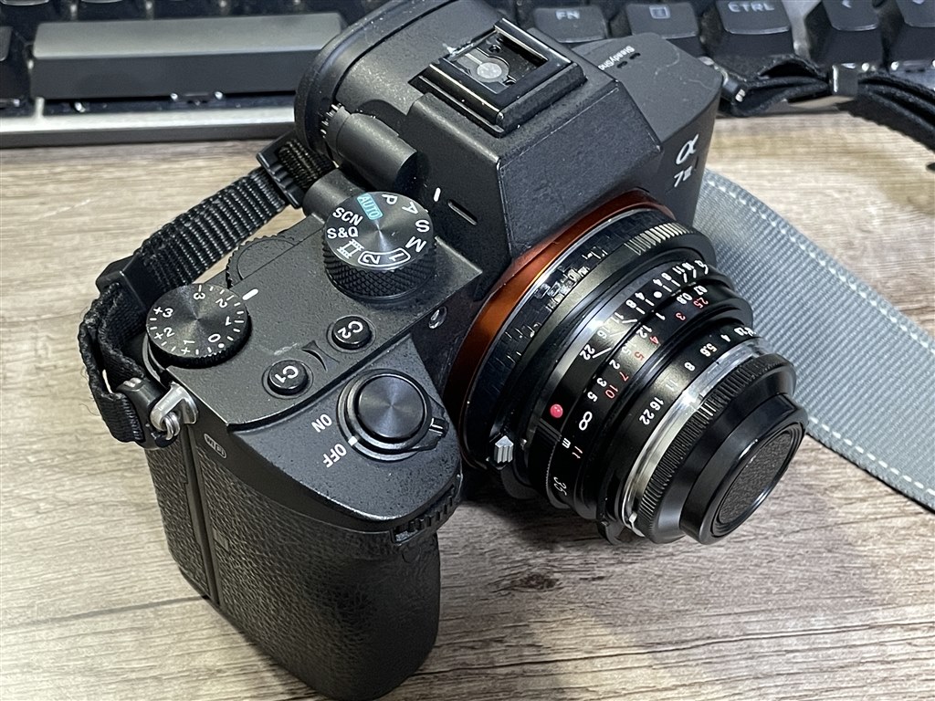 ドーム型フードをつけてさらにコンパクト化しました。』 コシナ