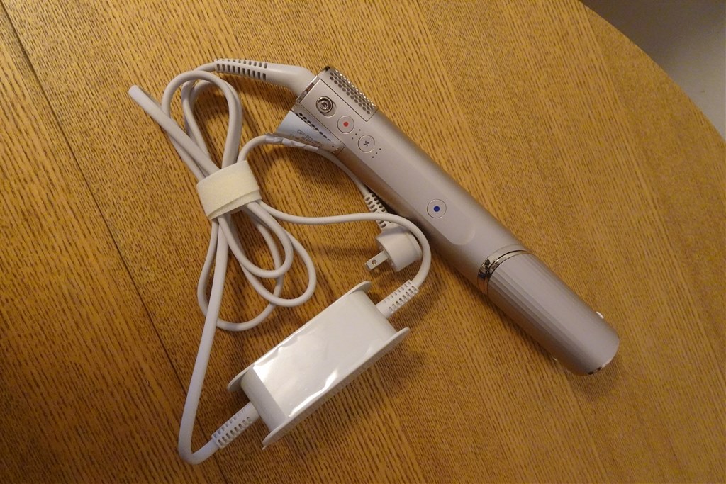 曲げたり伸ばしたり！二刀流で使えるSharkの”変形”ドライヤー』 Shark