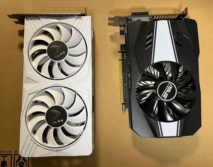 グラフィックボード・グラボ・ビデオカード PNY RTX 4060 8GB WHITE