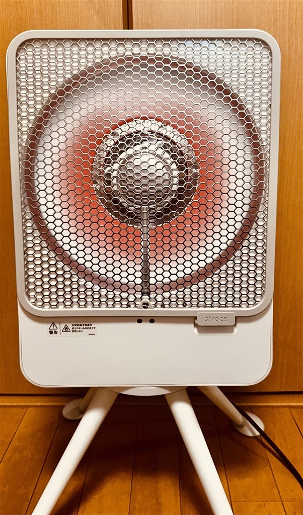 近距離支援用暖房。最大300Wの省エネ型ながら、とっても便利』 シロカ