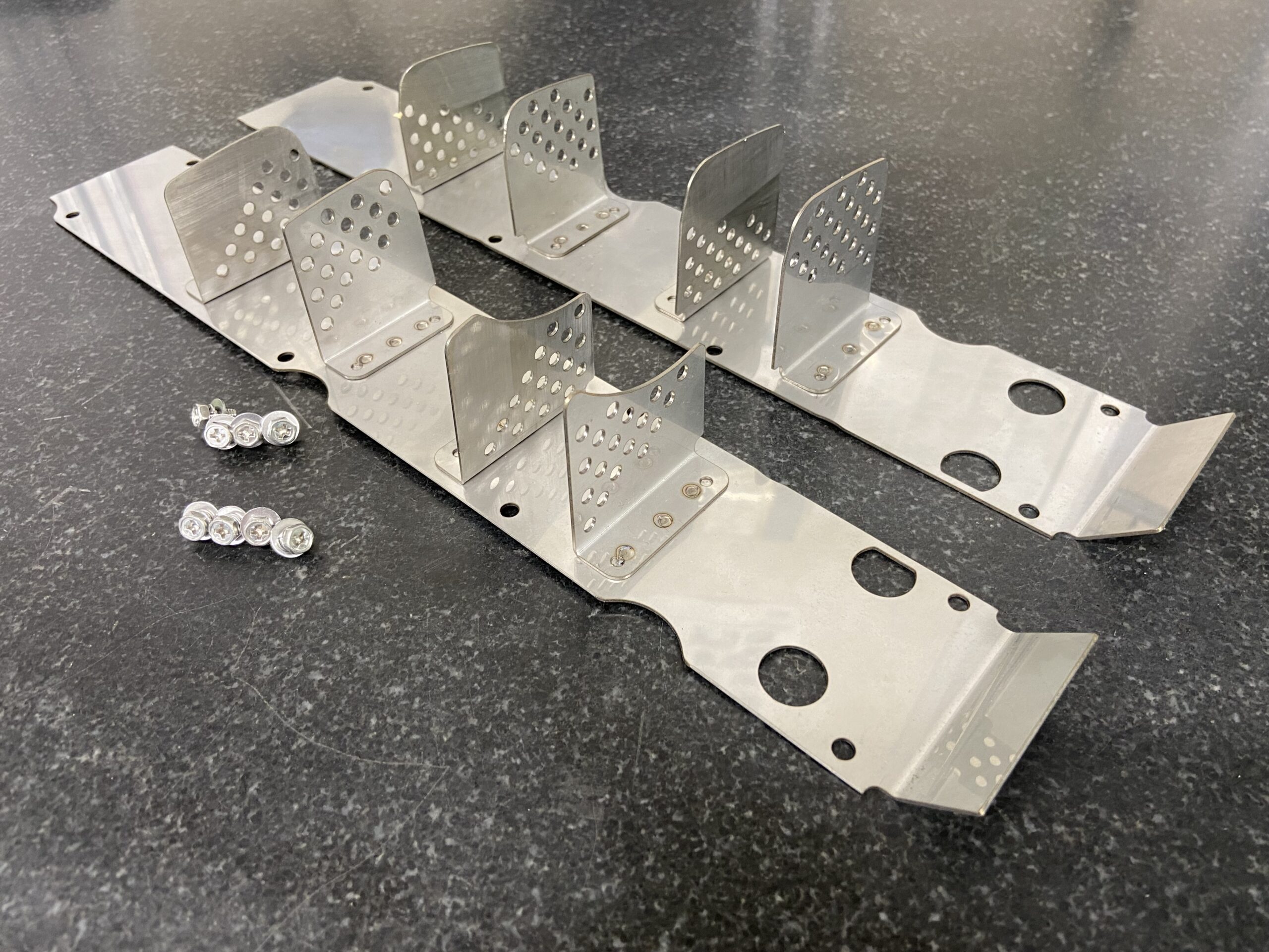 HKSの新製品「パンチングメタル採用によりオイル消費を防ぐRB26用