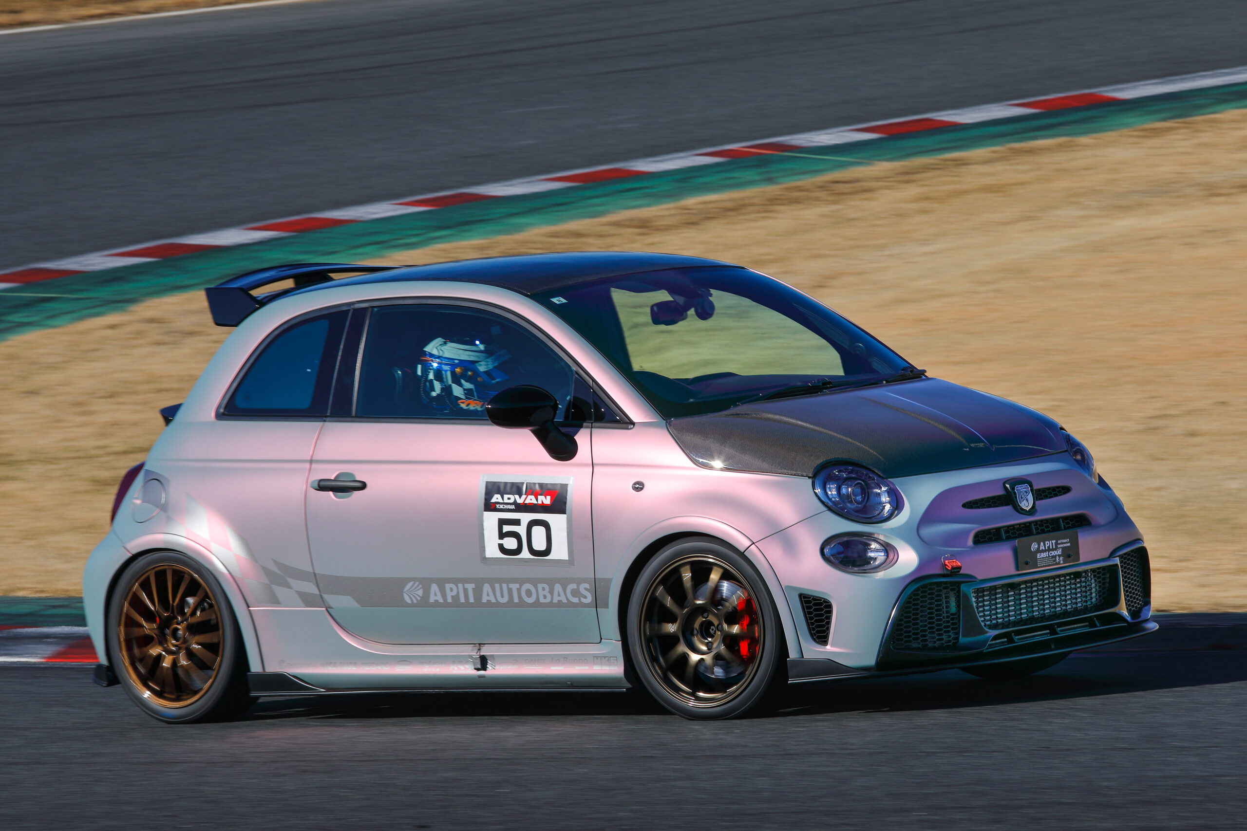 リアサスのブッシュをピロ化して、より楽しく走れるアバルトに「A PIT