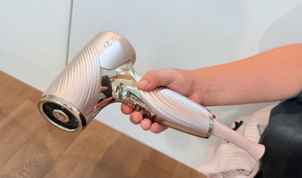 2025新作】リファドライヤーSEを美容師が口コミ評価！違いや使い心地を