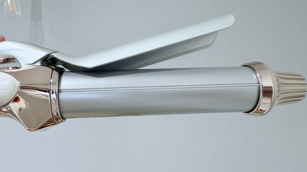 リファ新作プロプラスの違いは？ストレートアイロン＆コテの比較点を