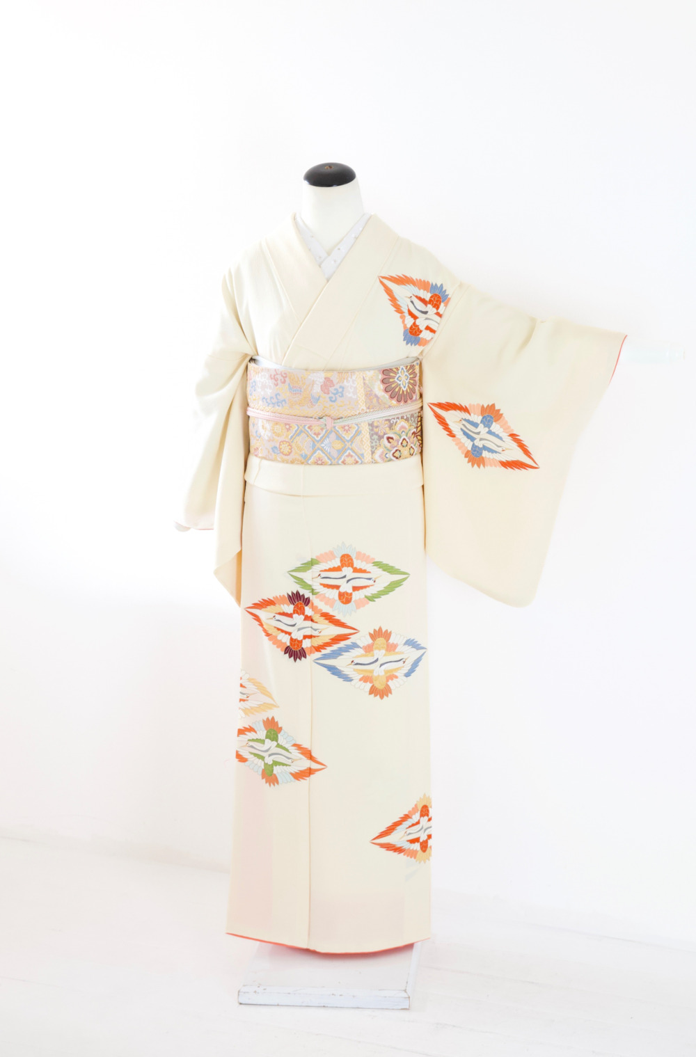 クリーム地向鶴柄訪問着 - きもの六花（ricca） | 大阪市北区中崎町
