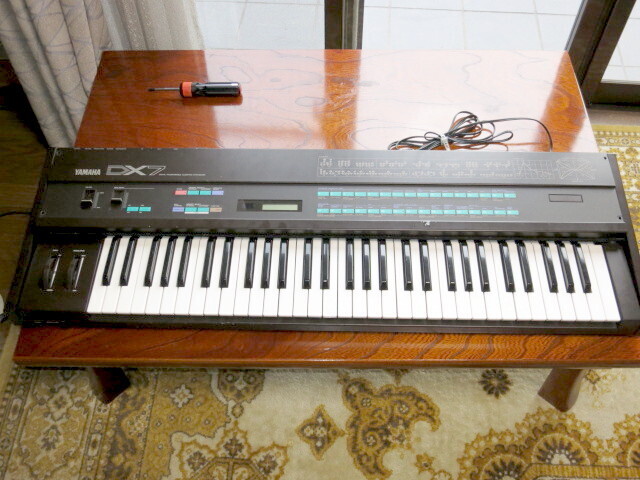 懐かしのシンセサイザー：ヤマハDX7: ナンチャッテ技術者の凸凹日記