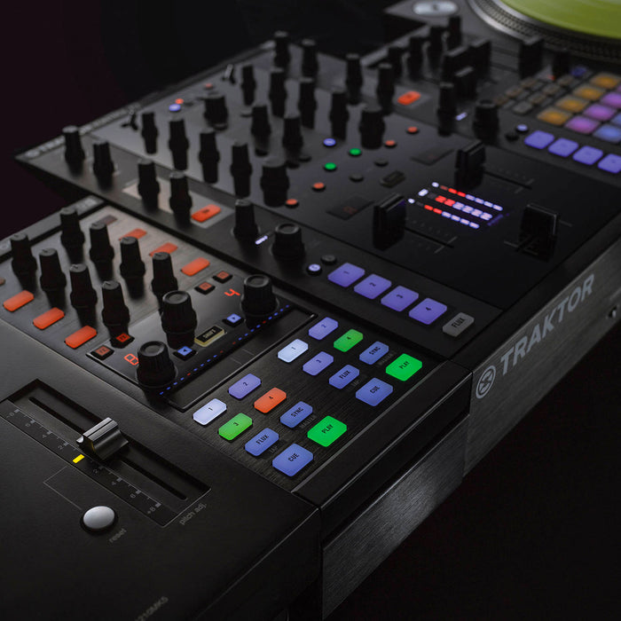 Native Instruments Traktor Kontrol X1 MK2 Performance DJ